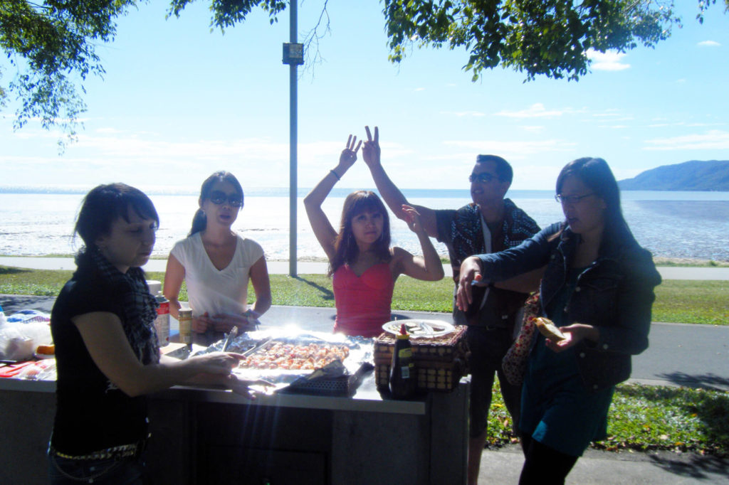 ケアンズエスプラネードでバーベキューを楽しむ