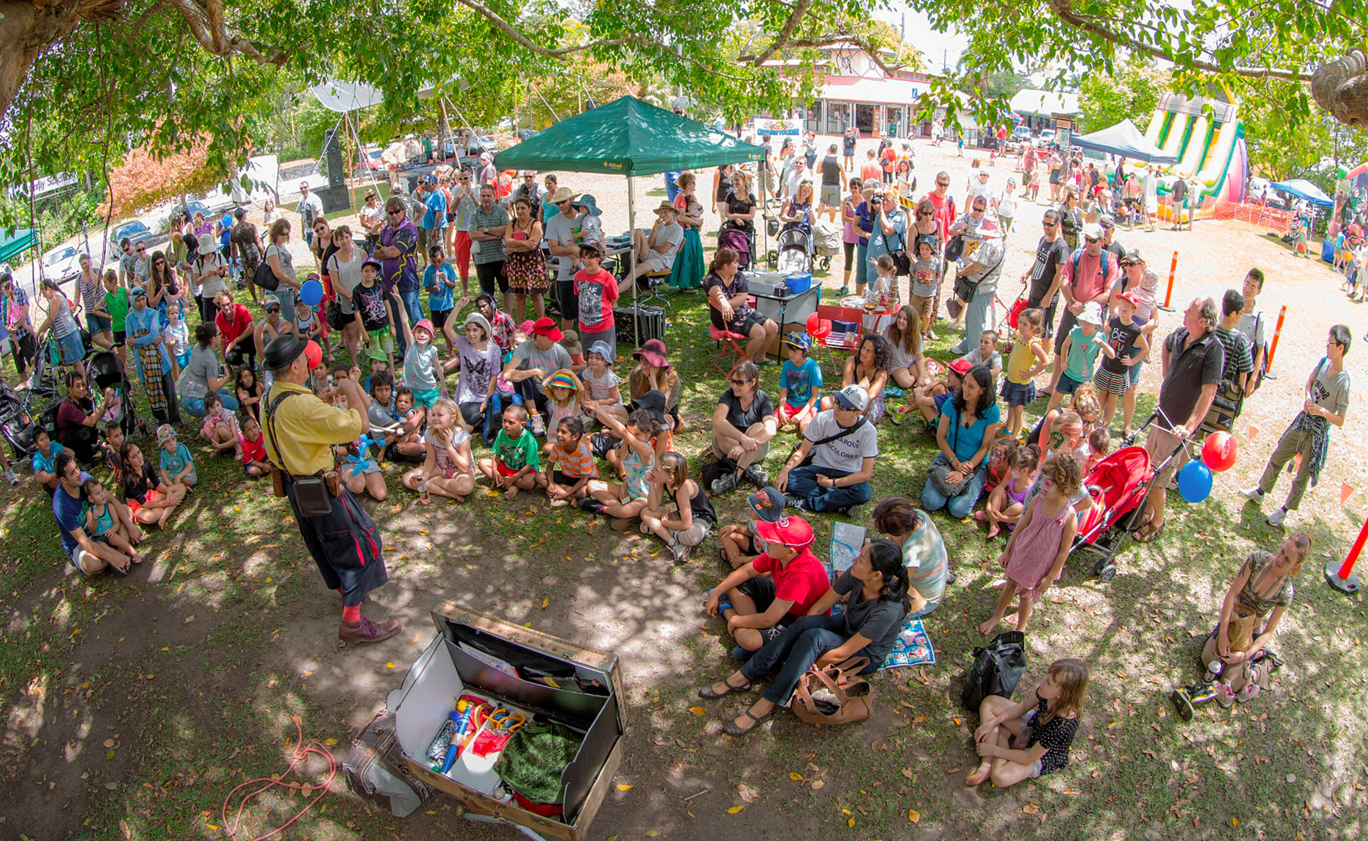 Street performer and audience in Kuranda