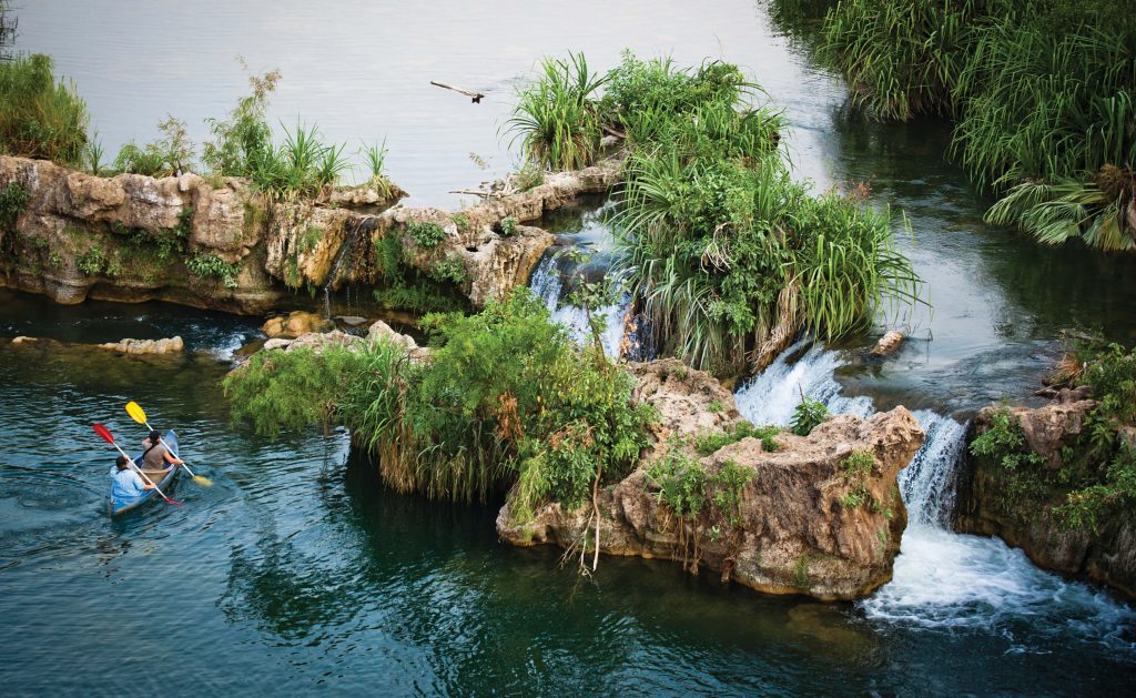 Kayaking in Lawn hill gorge