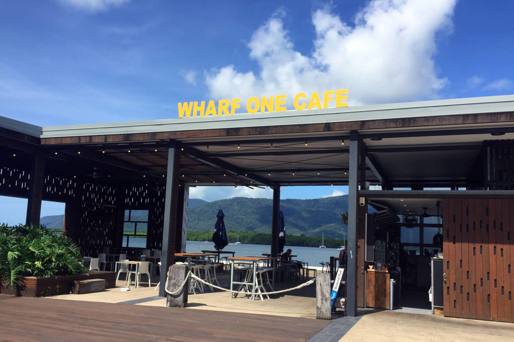 オーシャンビューの開放的カフェ「Wharf ONE Cafe」